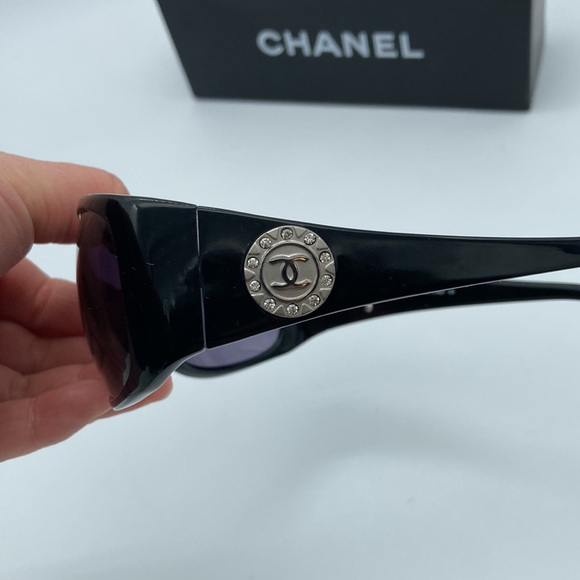 CHANEL CC LOGO CRYSTAL BLACK POLARIZED SUNGLASSES - Picture 3 of 13
